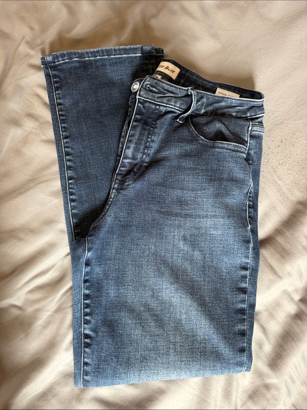 Ankle-Length Women's Slim Crop Jeans in Washed Blue